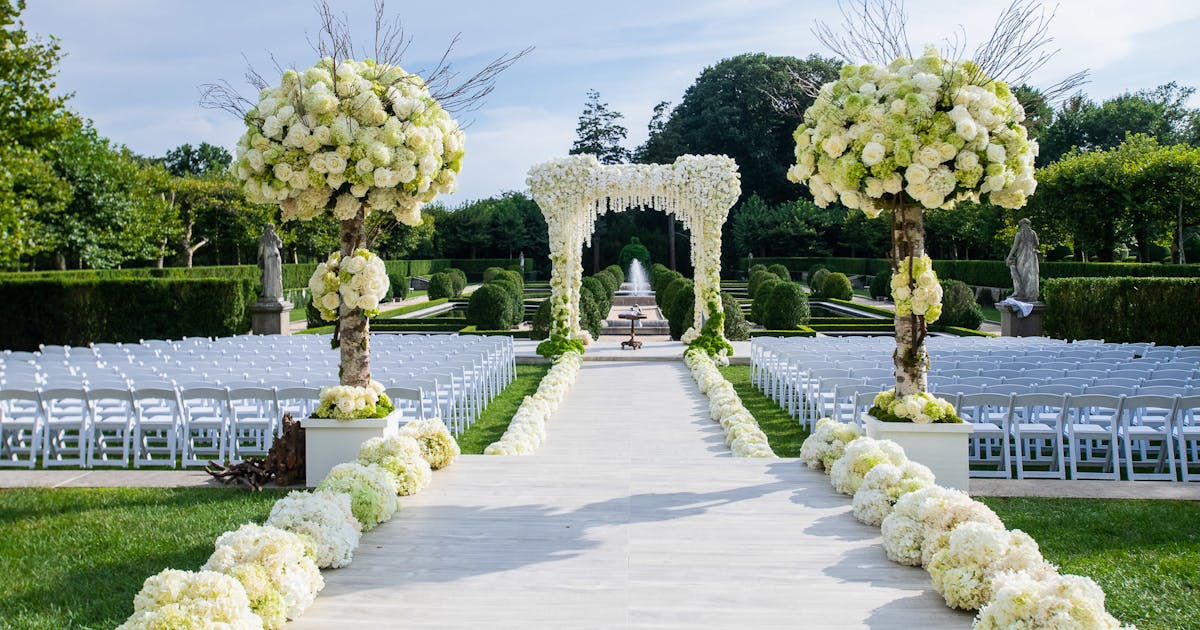 Preston Bailey Elegant White Wedding at Oheka Castle in Huntington