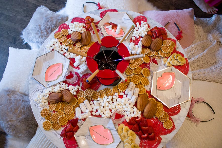 THEMED FONDUE EXPERIENCE! Details Chicago PartySlate