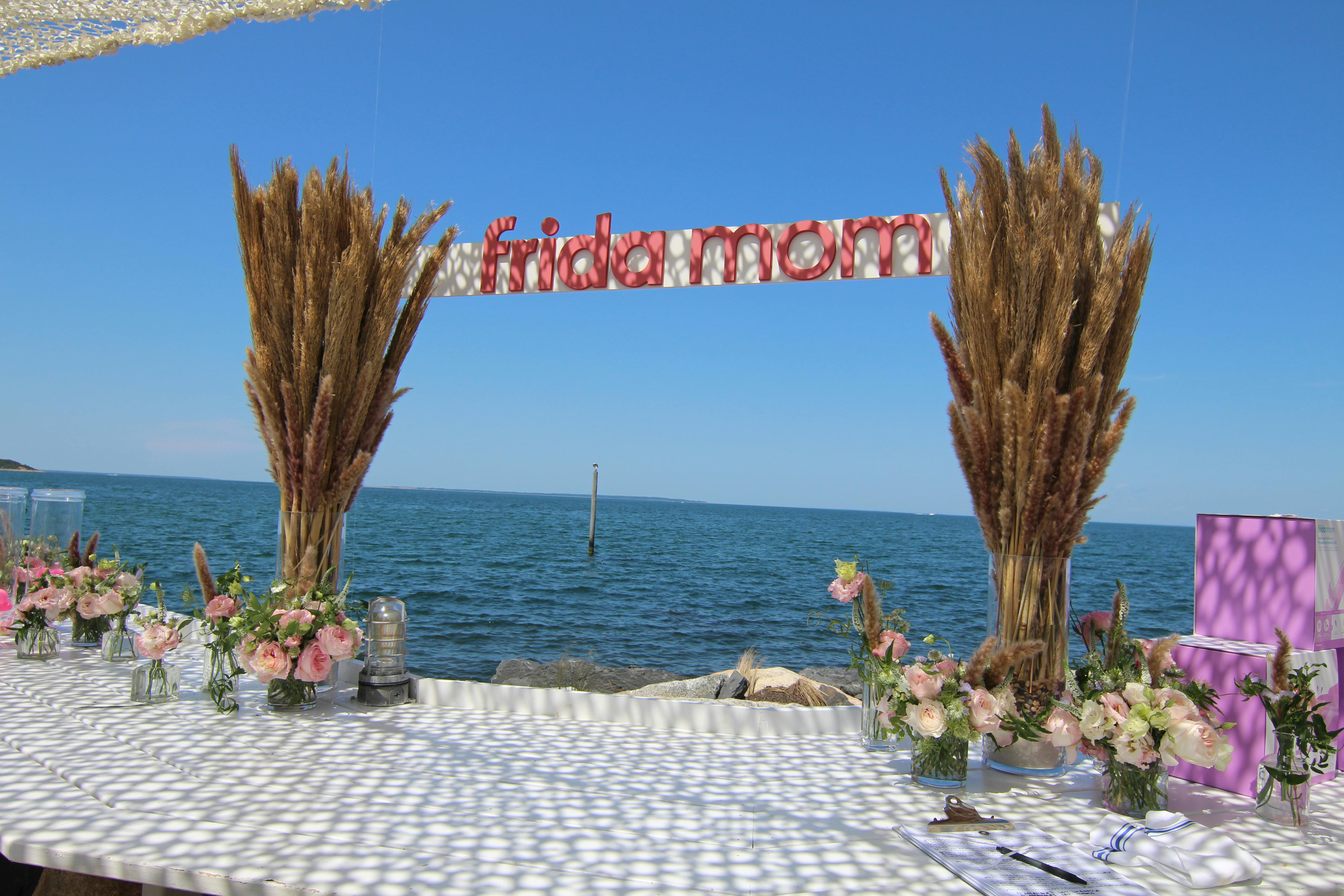 Frida Mom logo