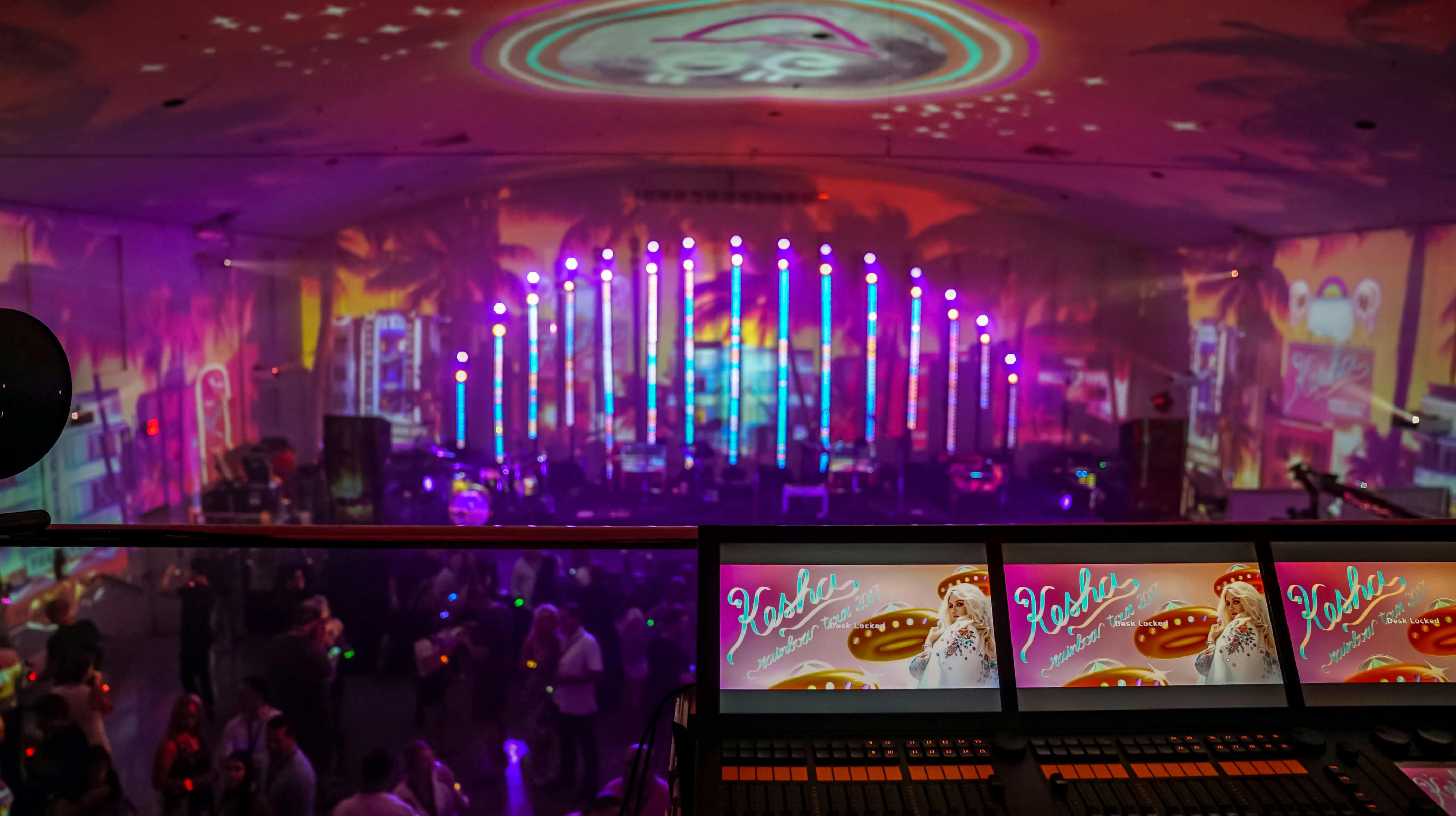 Ke$ha performs with pink projection mapping