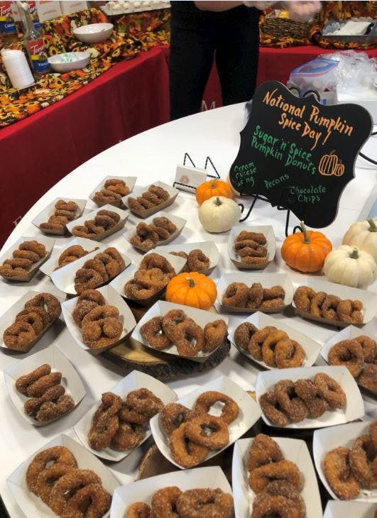 Featured photo from Pumpkin spice mini donuts