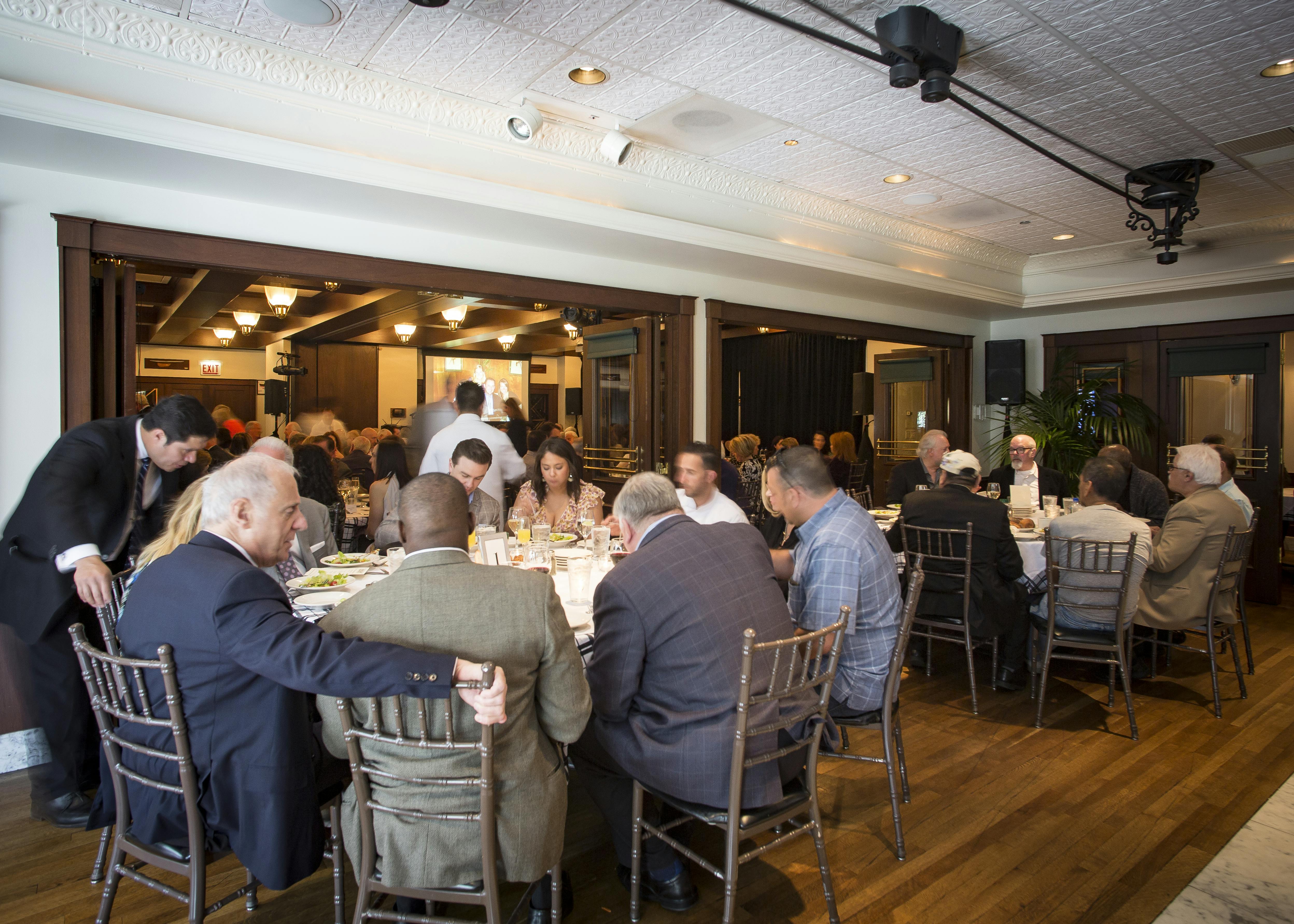Elegant 30th Anniversary Party at Gibsons Bar & Steakhouse in Chicago