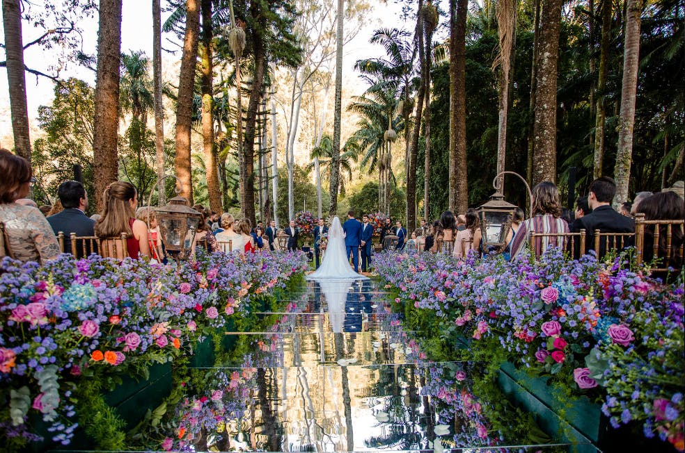 Wedding Aisle Ideas posted by Roberta Guinle